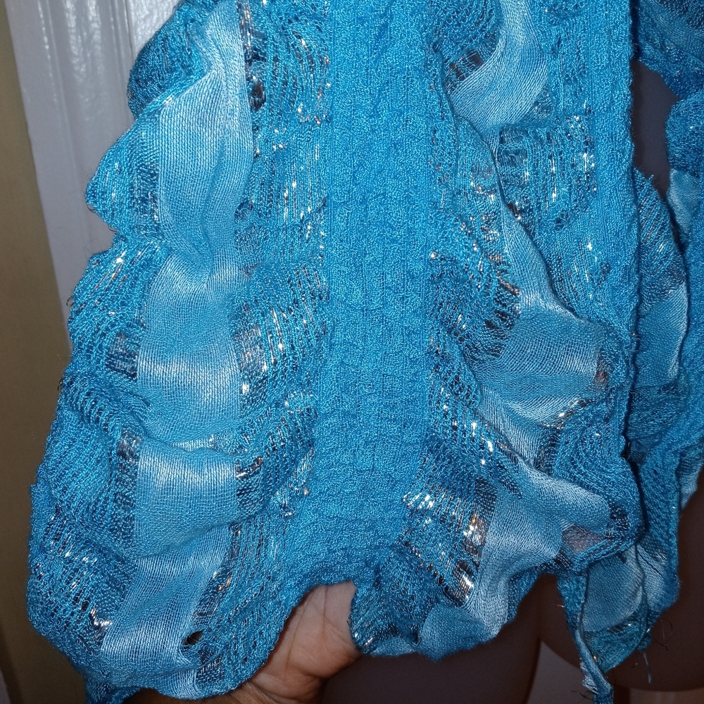 Women's Textured Ruffle Scarf - Picture 4 of 4